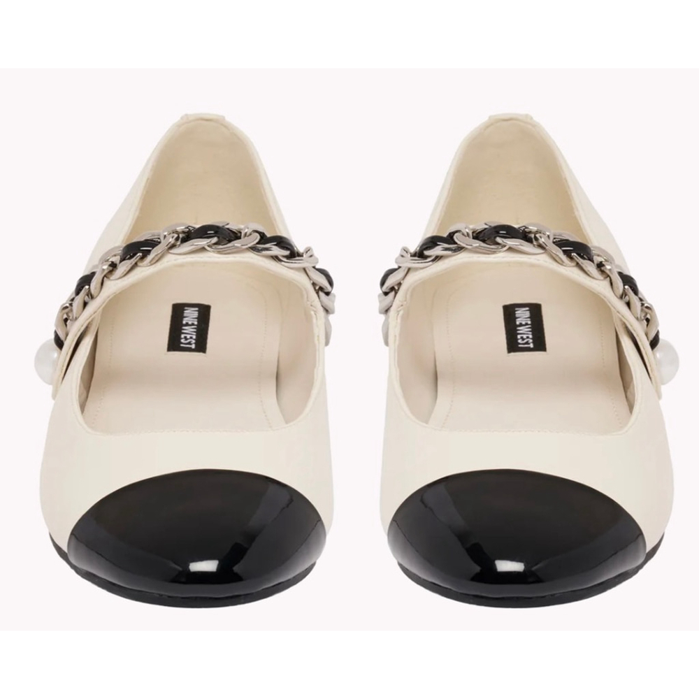 Women's Nine West Platy Flats Size 7 White/Black